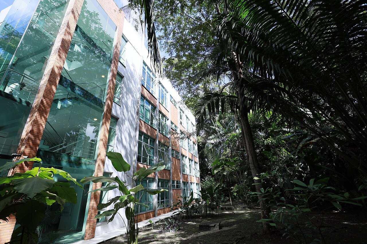 Fachada de edifício do INPA em Manaus