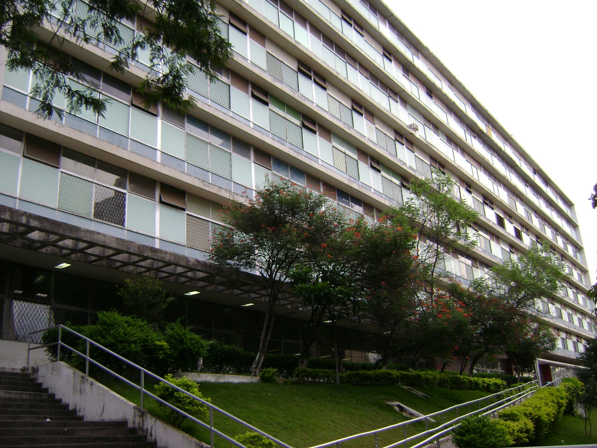 Prédio institucional da Universidade Federal de Minas Gerais