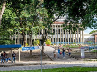 Área externa da Biblioteca Central da UFAL
